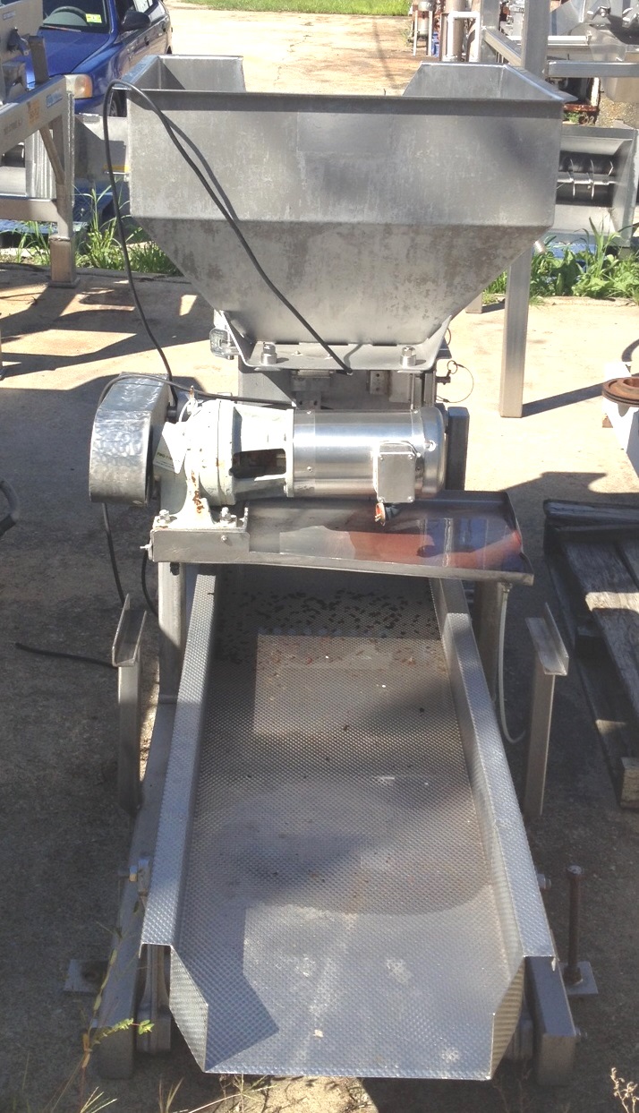Commercial Manufacturing and Supply Vibratory Conveyor, Vibrating Shaker/Feeder. 6' Lgth x 18